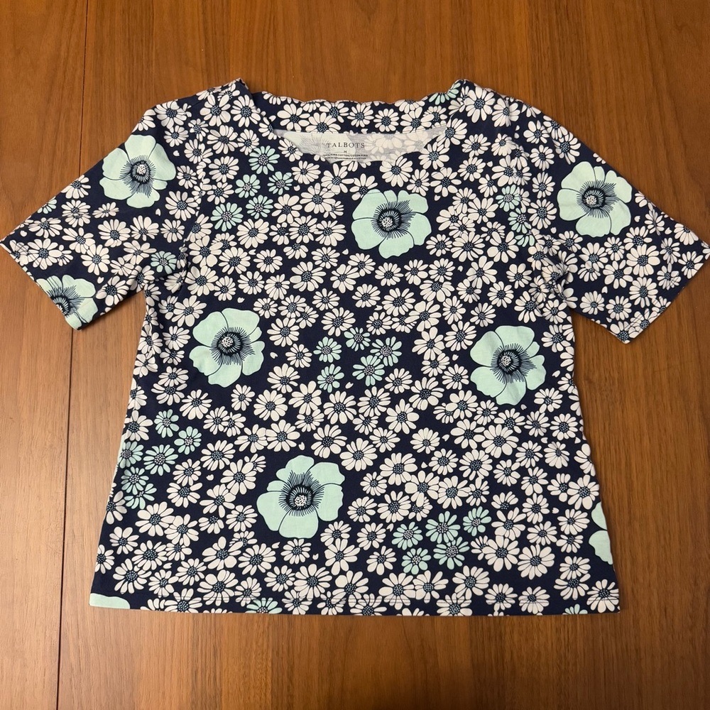NWOT Talbots Scallop Floral Tee Size: Medium Color: Navy